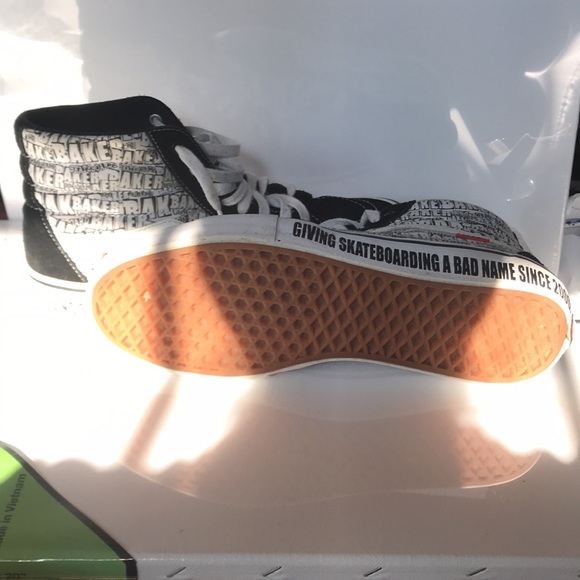 Athletic_Shoes